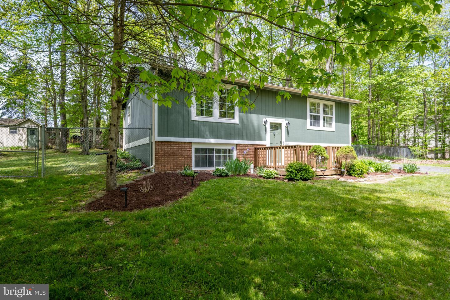 103 Sugar Maple Ln Property Photo 2
