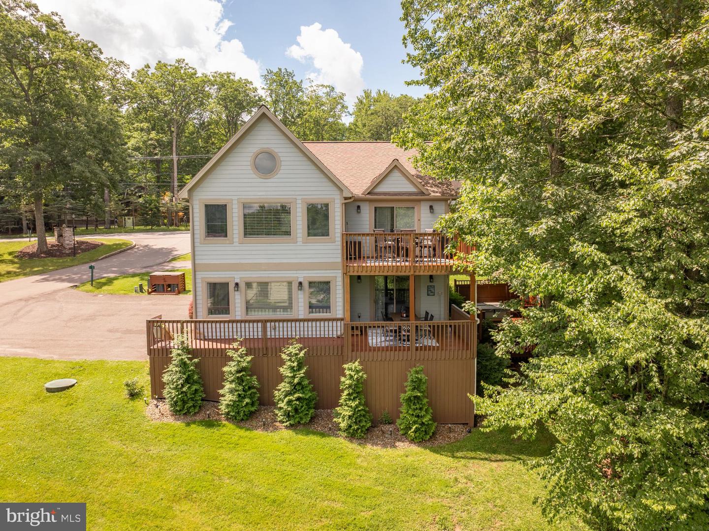 25 SILVER TREE LN