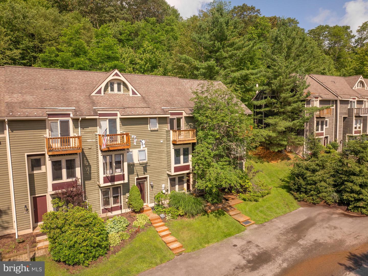 18 WINDING WAY #18D Property Photo 1