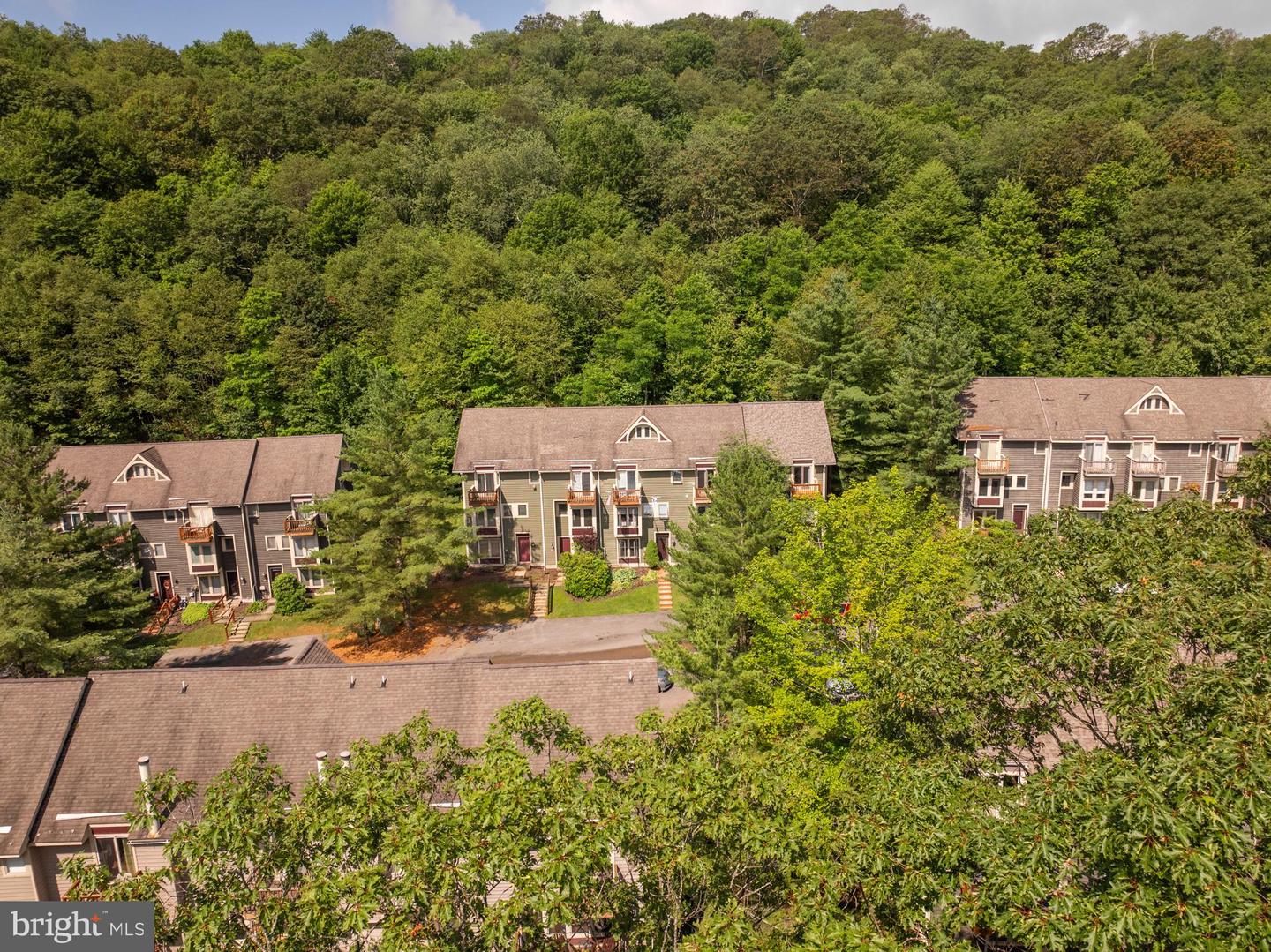 18 Winding Way #18d Property Photo 3