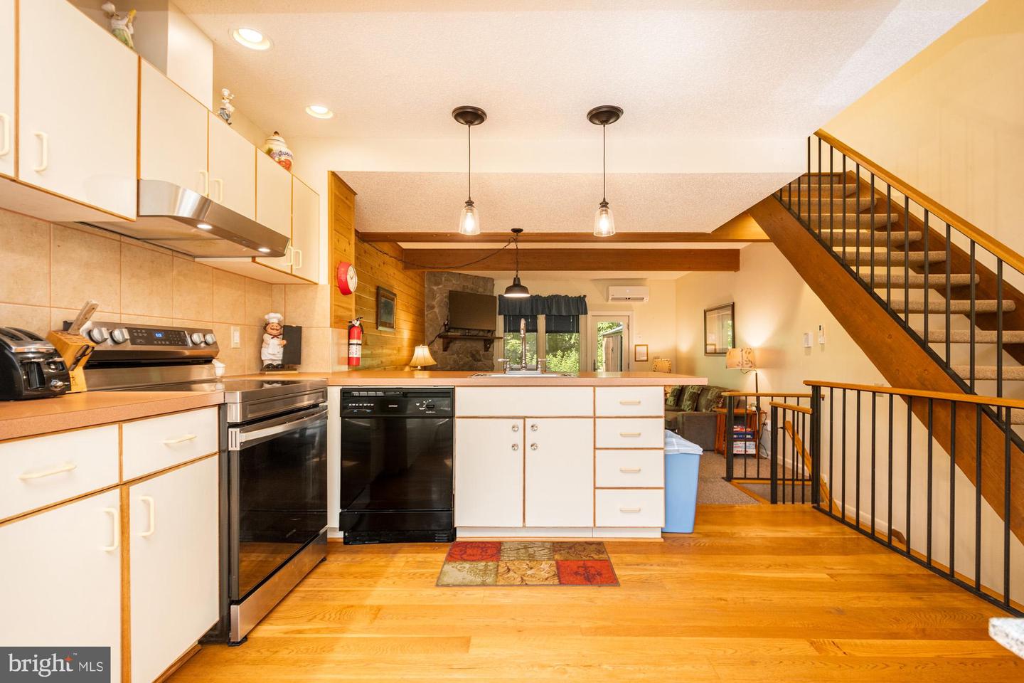 18 Winding Way #18d Property Photo 10