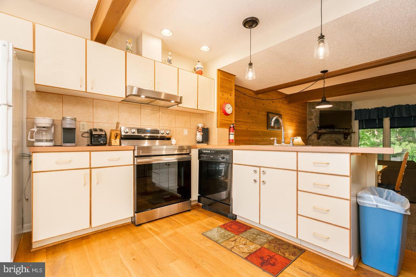 18 Winding Way #18d Property Photo 11