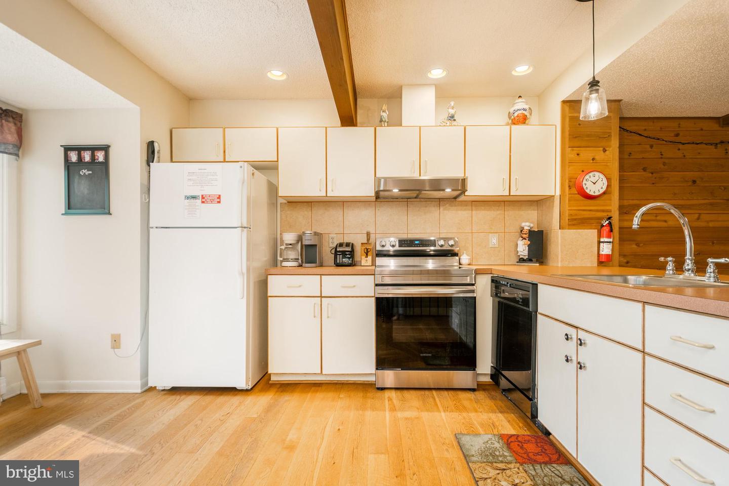 18 Winding Way #18d Property Photo 12