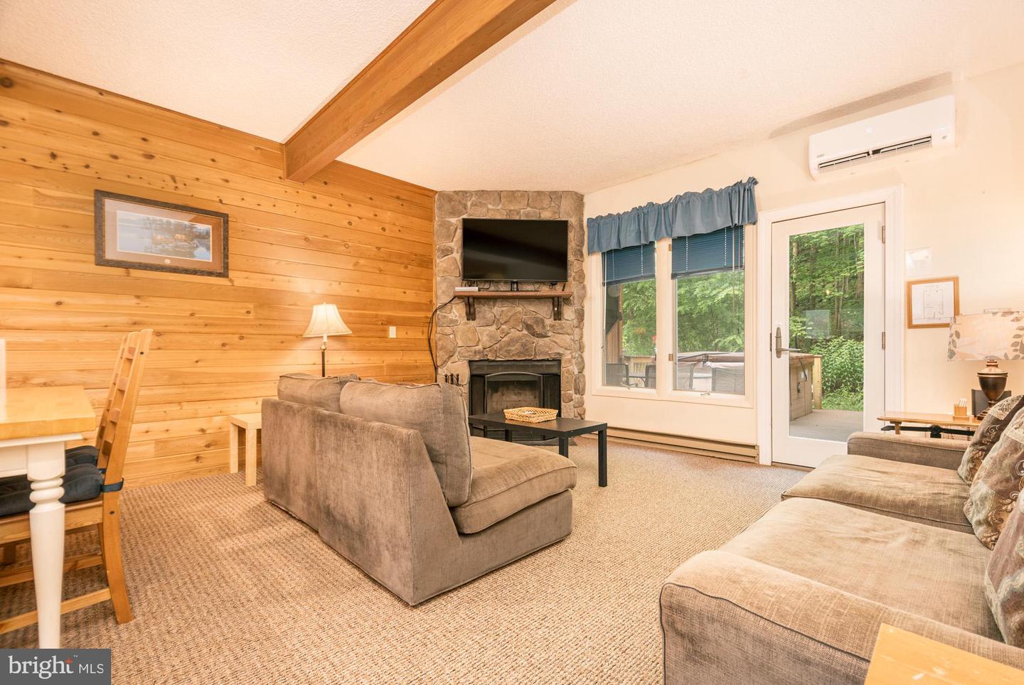 18 Winding Way #18d Property Photo 16