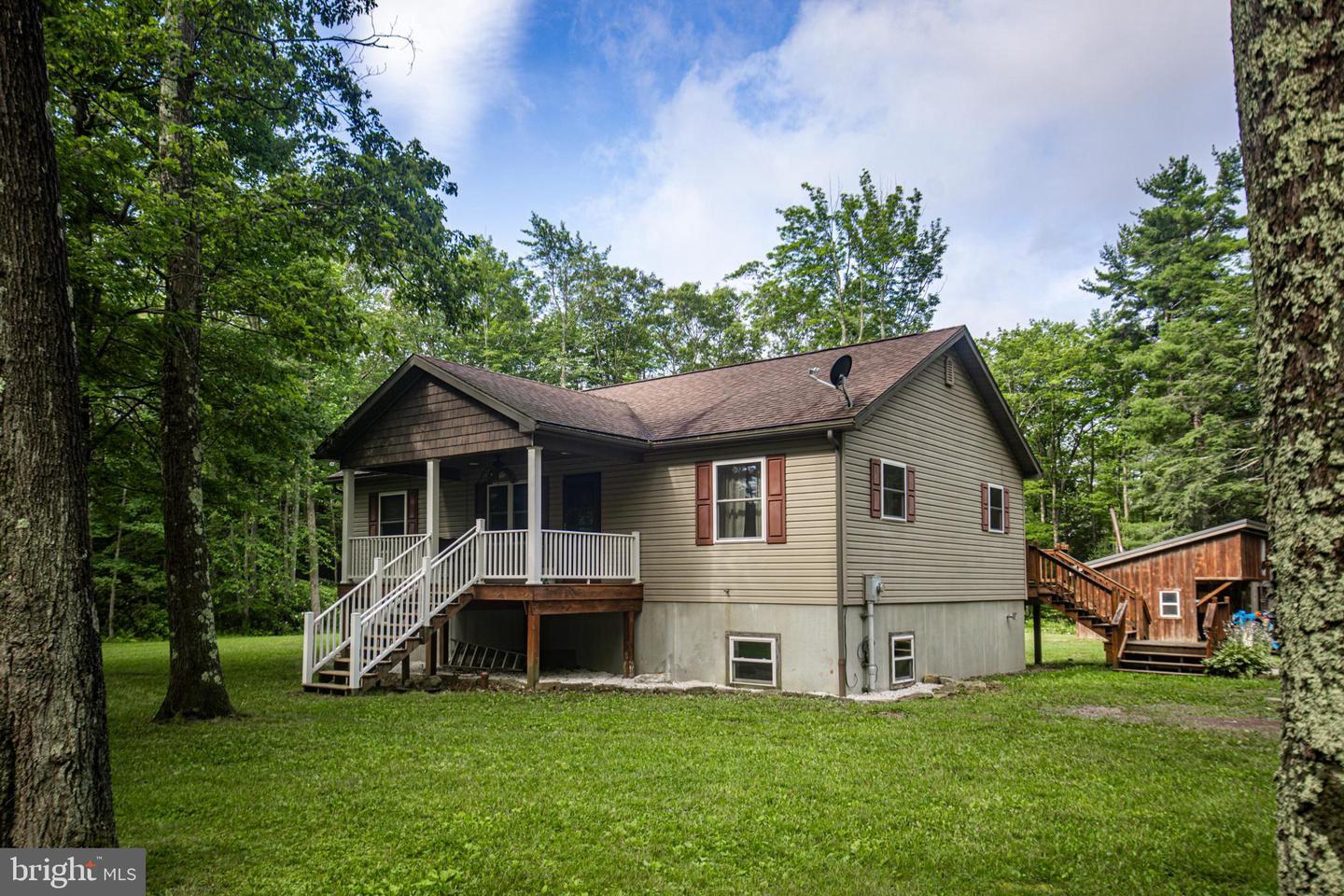 425 Amish Rd Property Photo 1