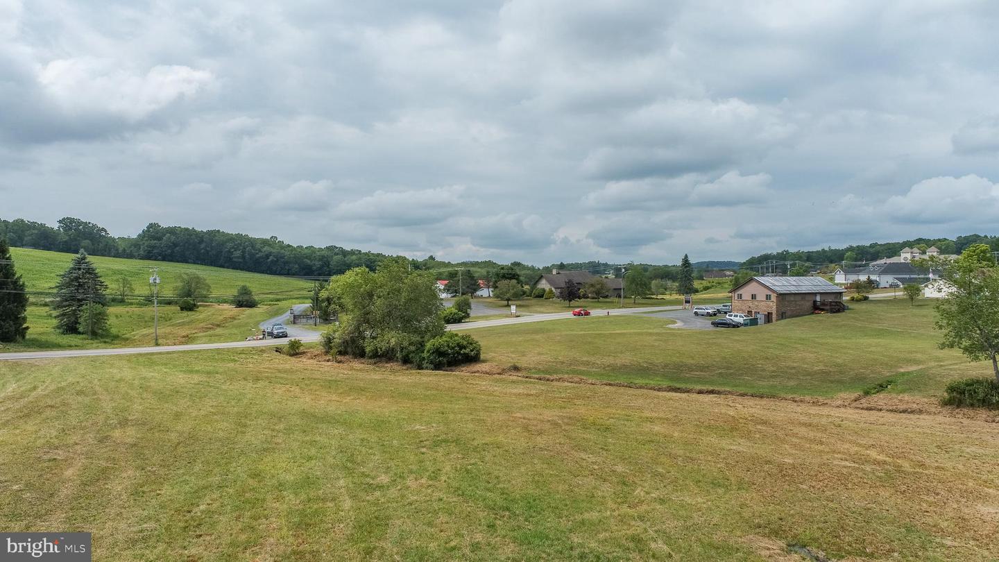 Memorial Dr Property Photo 16