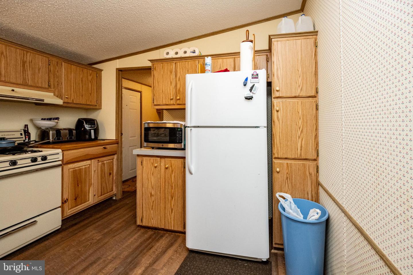 210 Lakeview Dr Property Photo 6