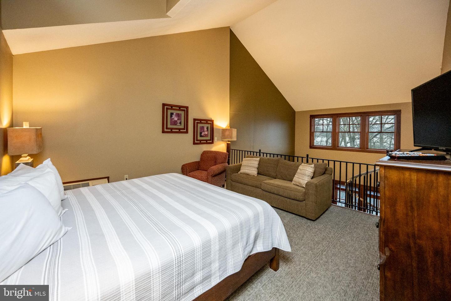 565 Glendale Rd #b206 Property Photo 3