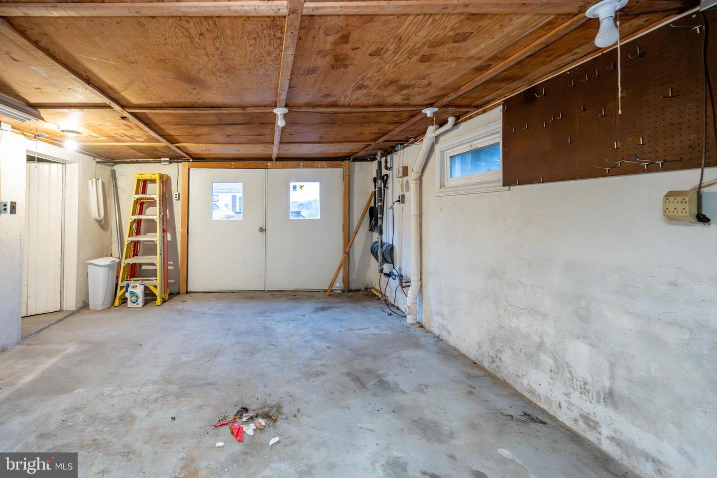 1021 E High St Property Photo 55