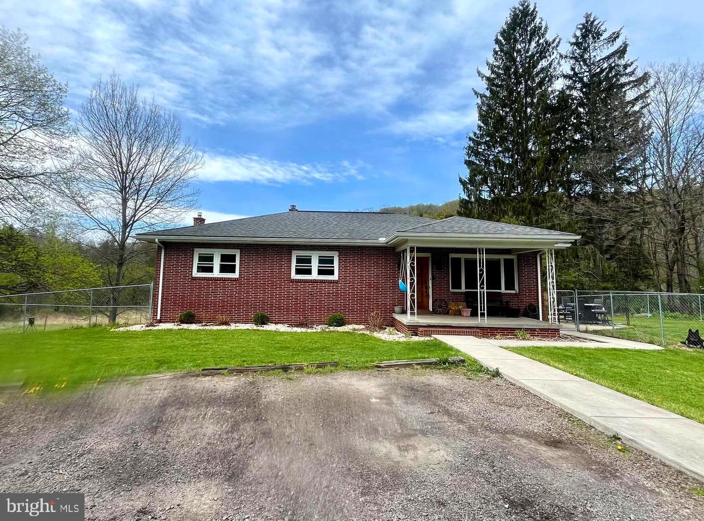 107 Shade Hollow Rd Property Photo 1
