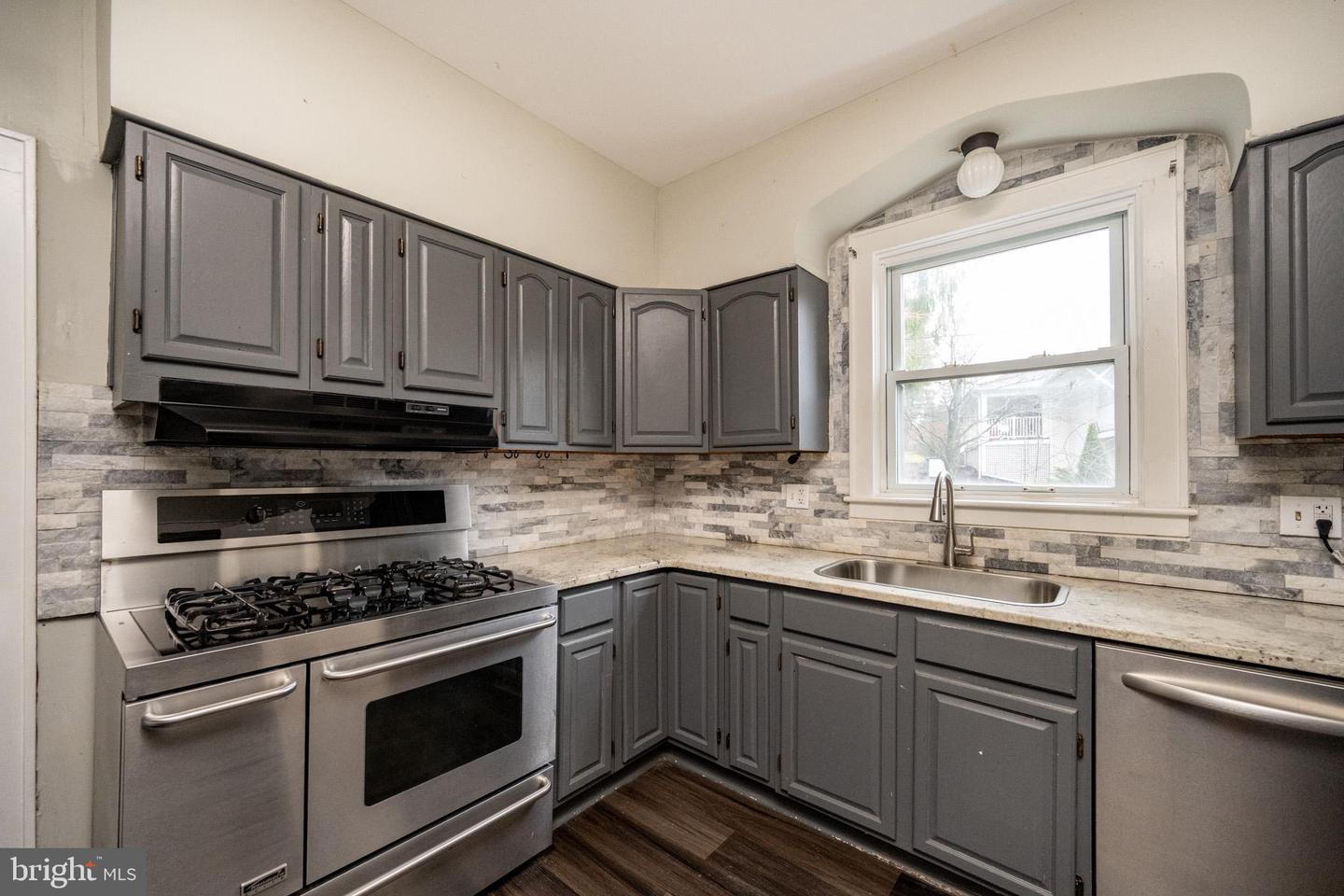449 S 3rd St Property Photo 5