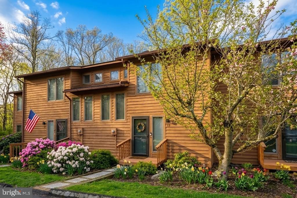 13 LAUREL BROOK DR #13