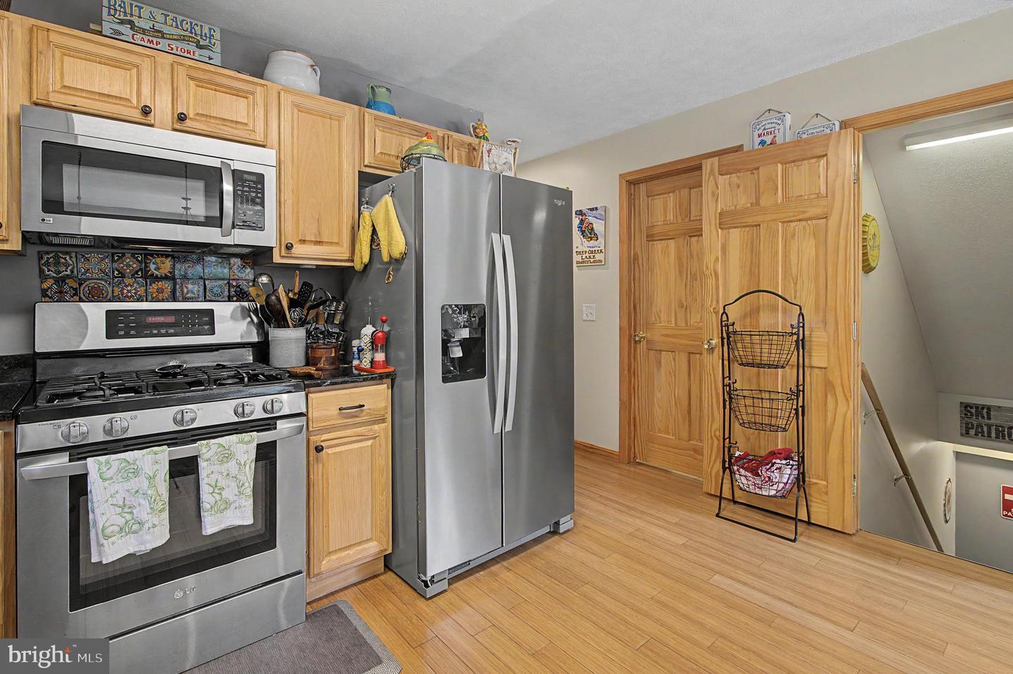 208 Smiley Face Ln Property Photo 2