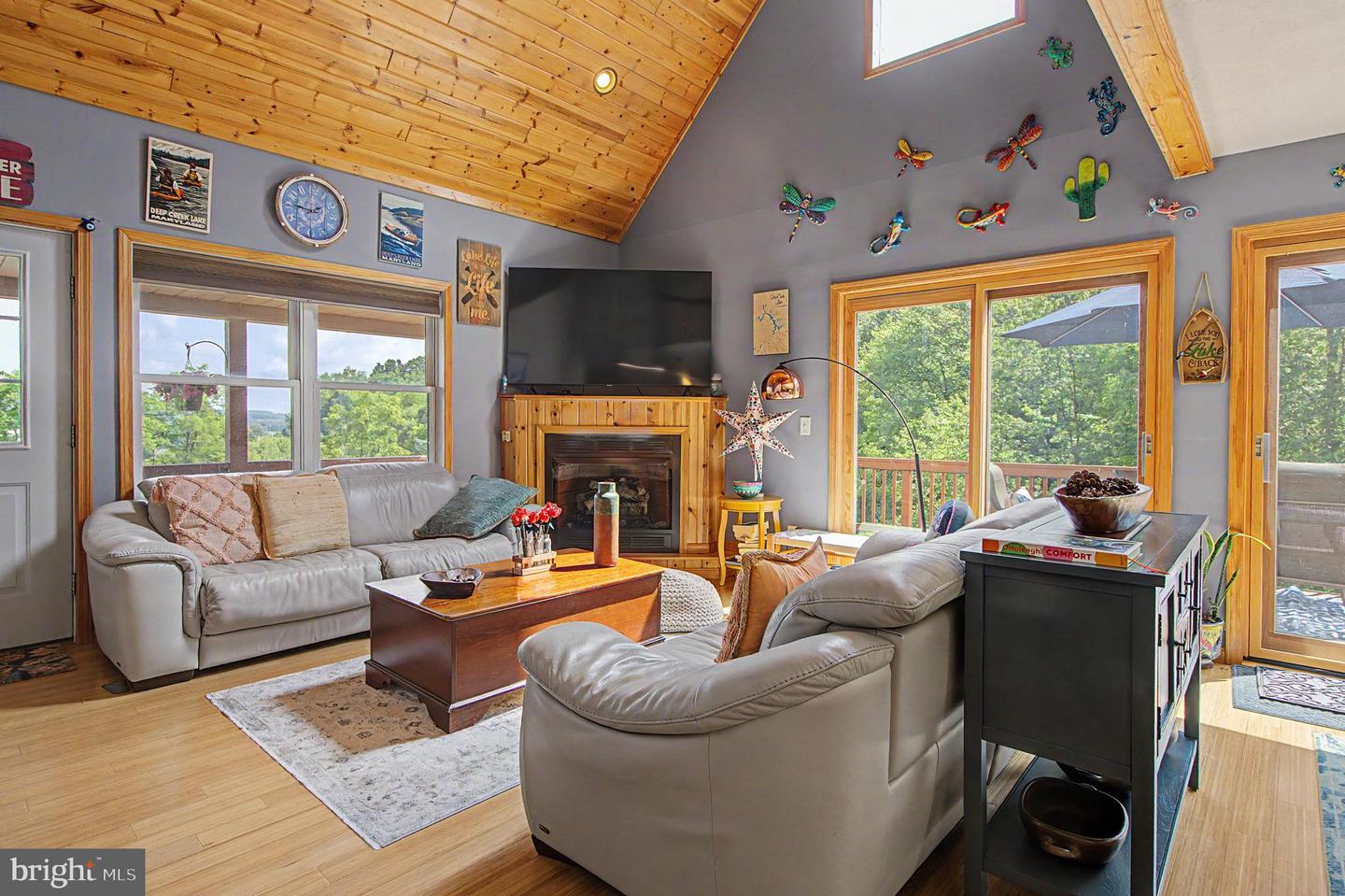208 Smiley Face Ln Property Photo 11
