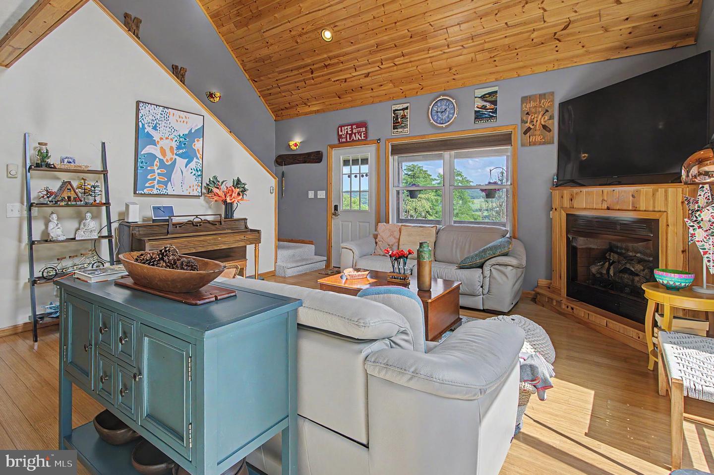 208 Smiley Face Ln Property Photo 14