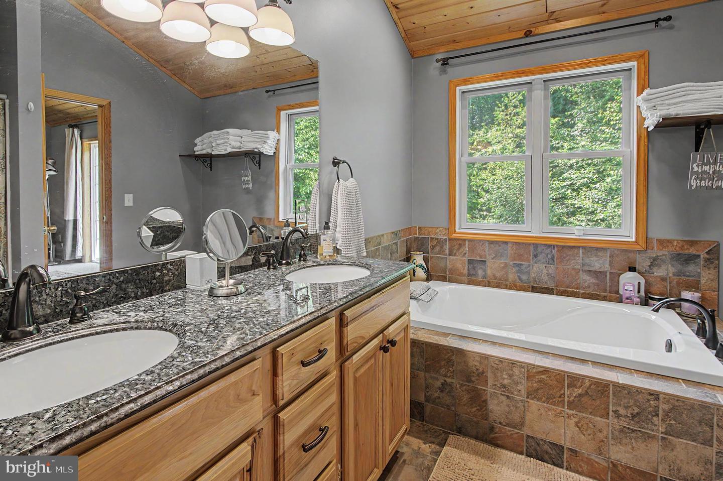 208 Smiley Face Ln Property Photo 22