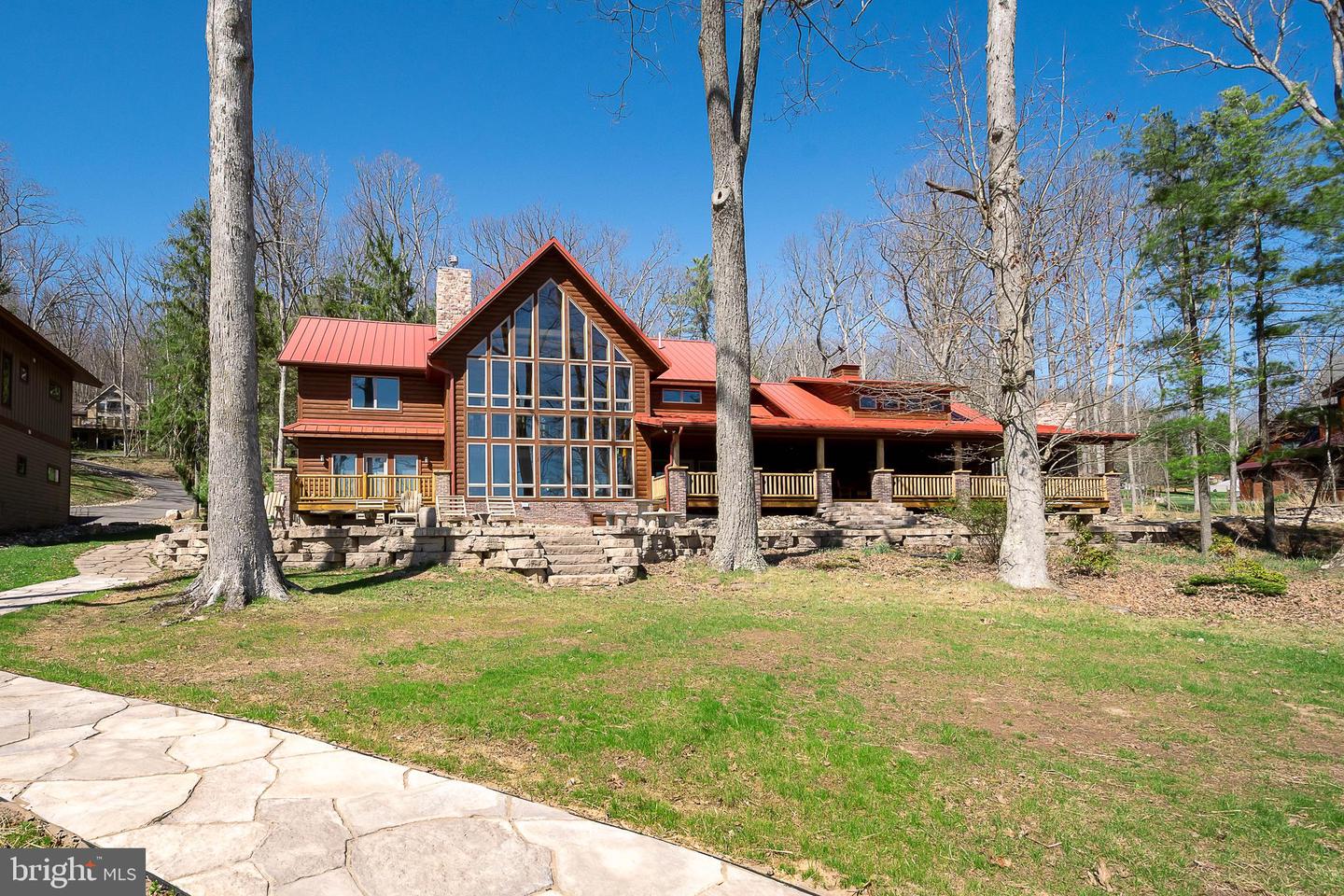 180 Glen Cove Rd Property Photo 3