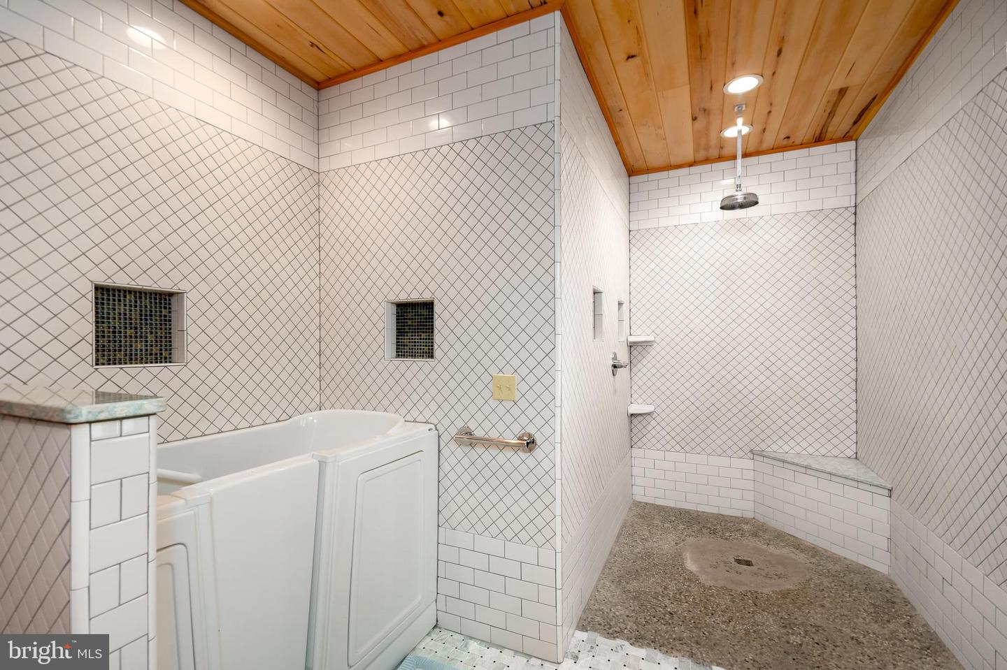 180 Glen Cove Rd Property Photo 39