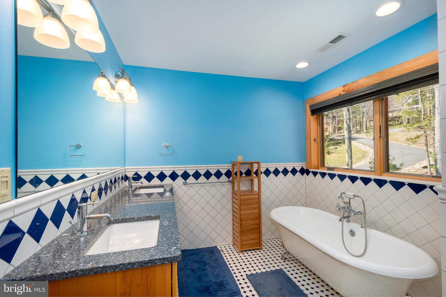 180 Glen Cove Rd Property Photo 45