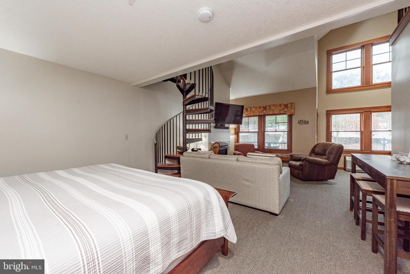 565 Glendale Rd #306 Property Photo 17
