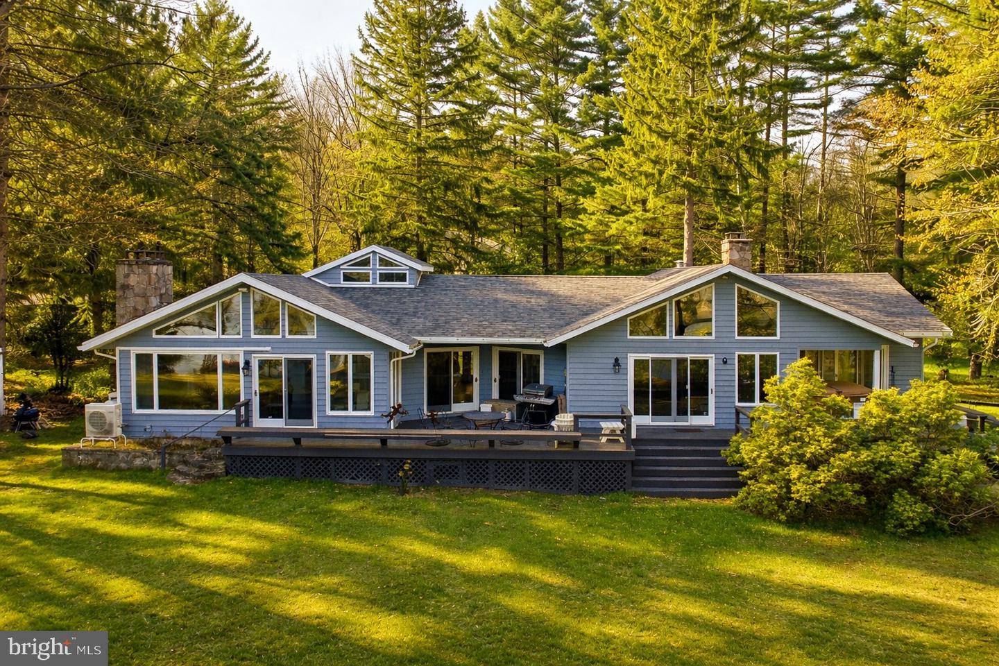 701 SHORELINE DR