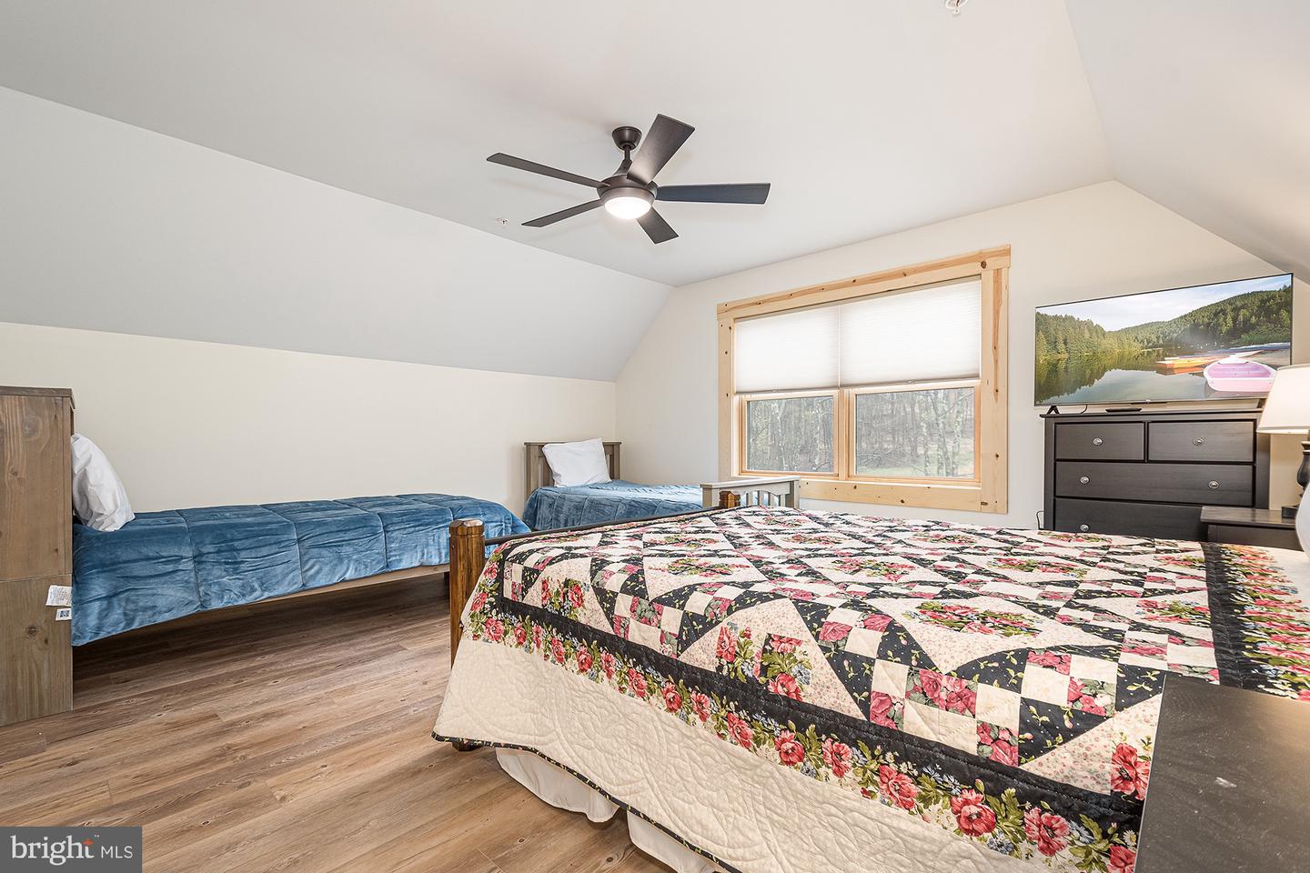 50 Blue Mountain View Property Photo 17