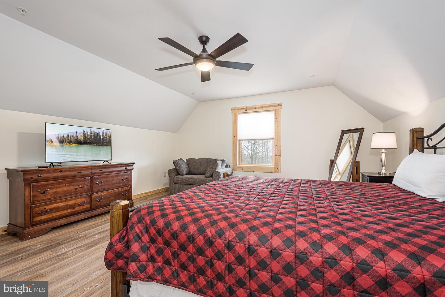 50 Blue Mountain View Property Photo 18