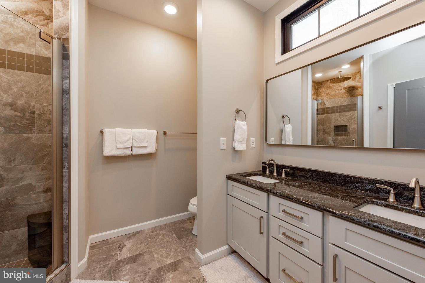 220 Biltmore Vw Property Photo 33