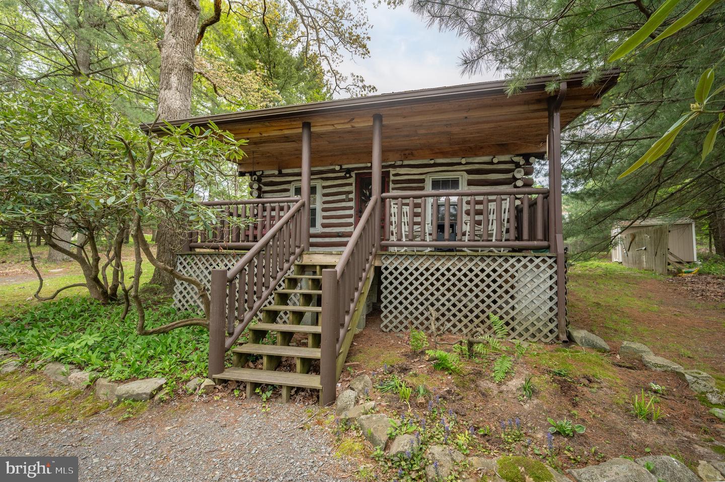 560 GLENDALE RD Property Photo 1