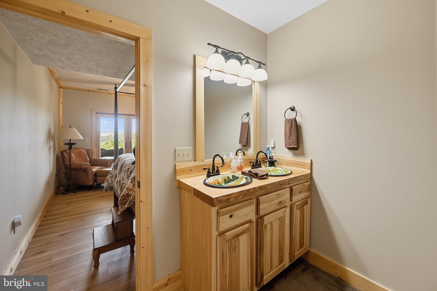 670 Woodlands Hill Ln Property Photo 40