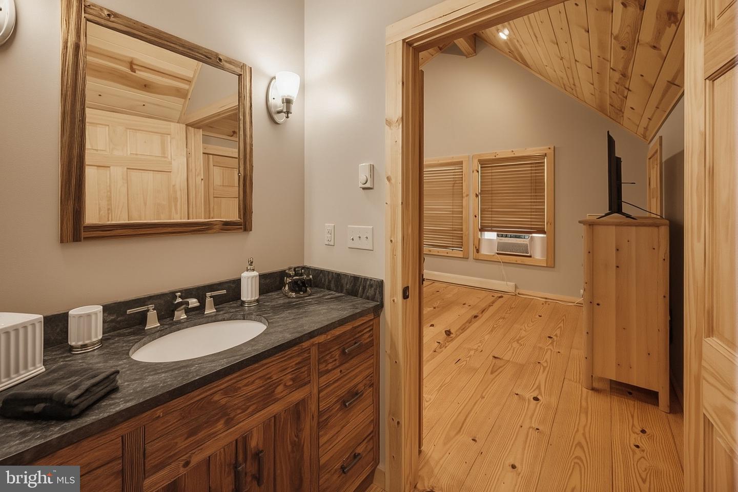 670 Woodlands Hill Ln Property Photo 63