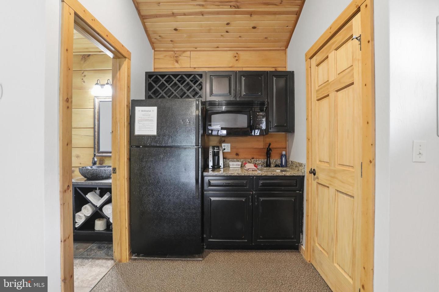 251 Cabin Lodge Rd Property Photo 6