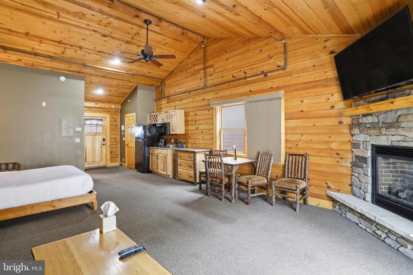 285 Cabin Lodge Rd Property Photo 7