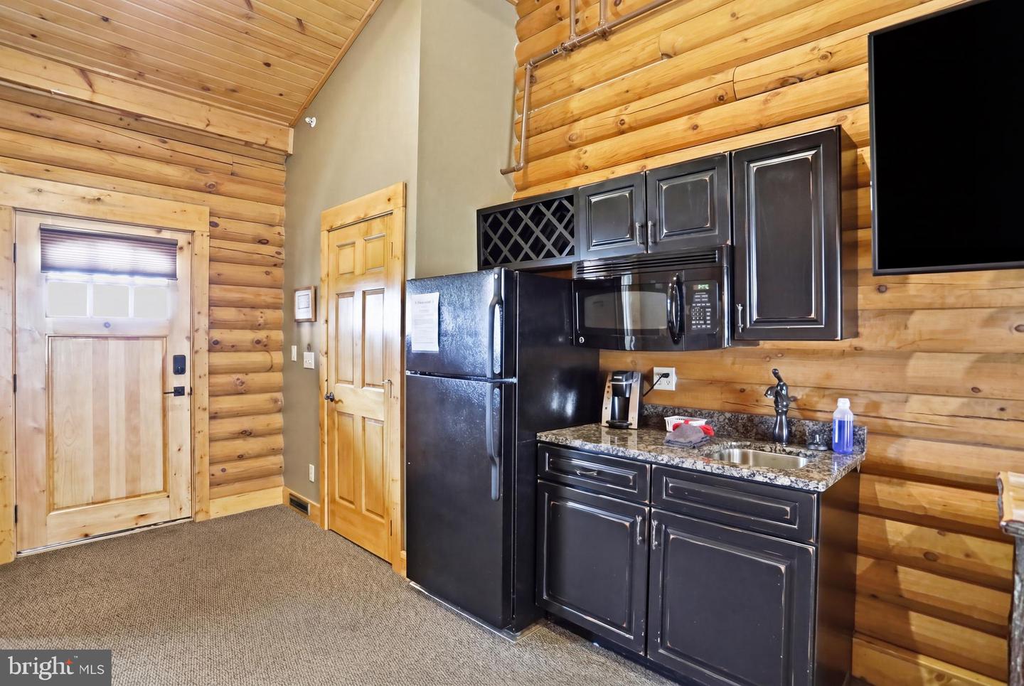 305 Cabin Lodge Rd Property Photo 6