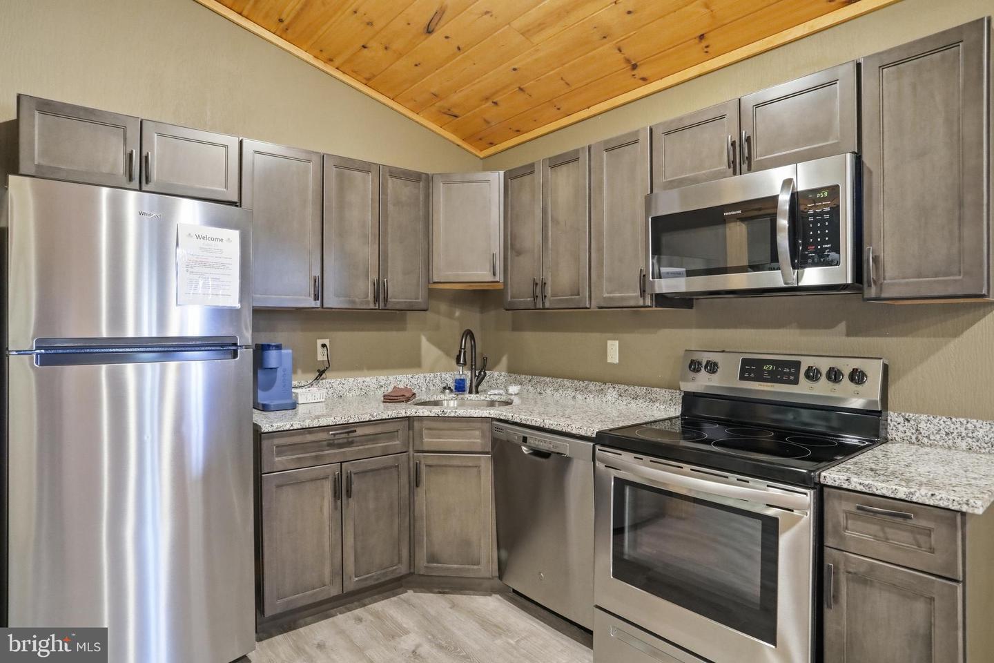 71 Grandview Blvd Property Photo 4