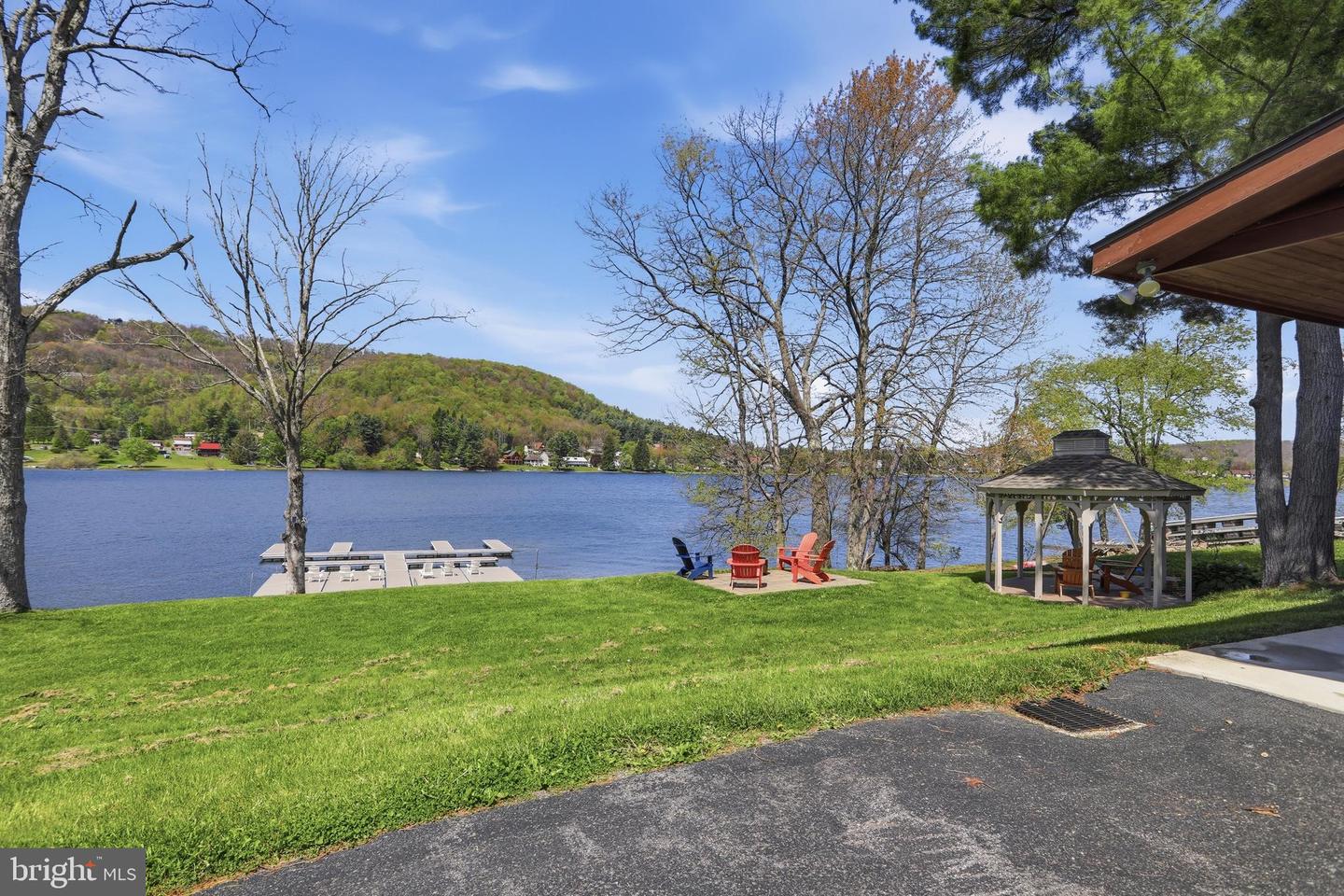 38 Lakeside Village Lane Property Photo 1