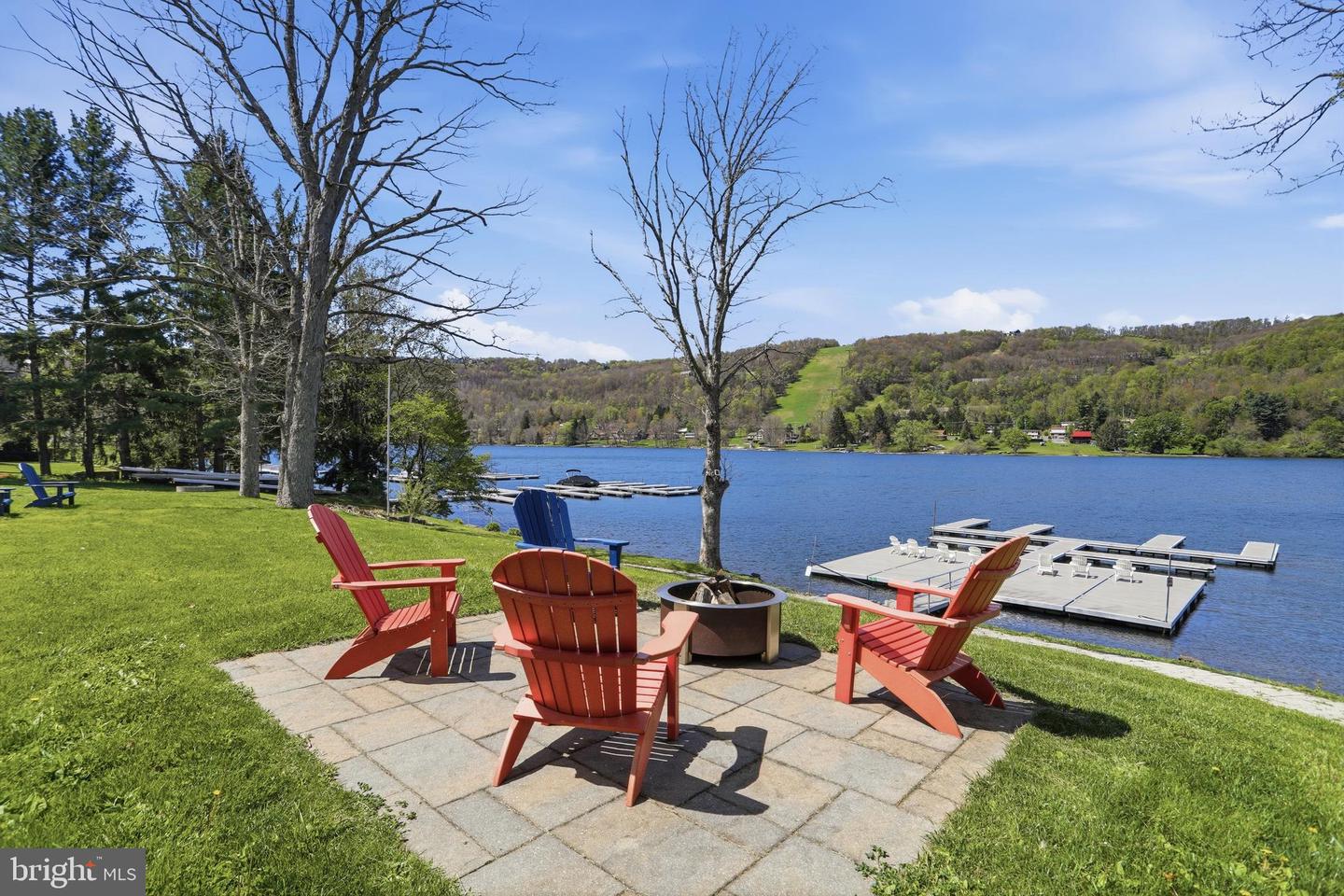 38 Lakeside Village Lane Property Photo 3