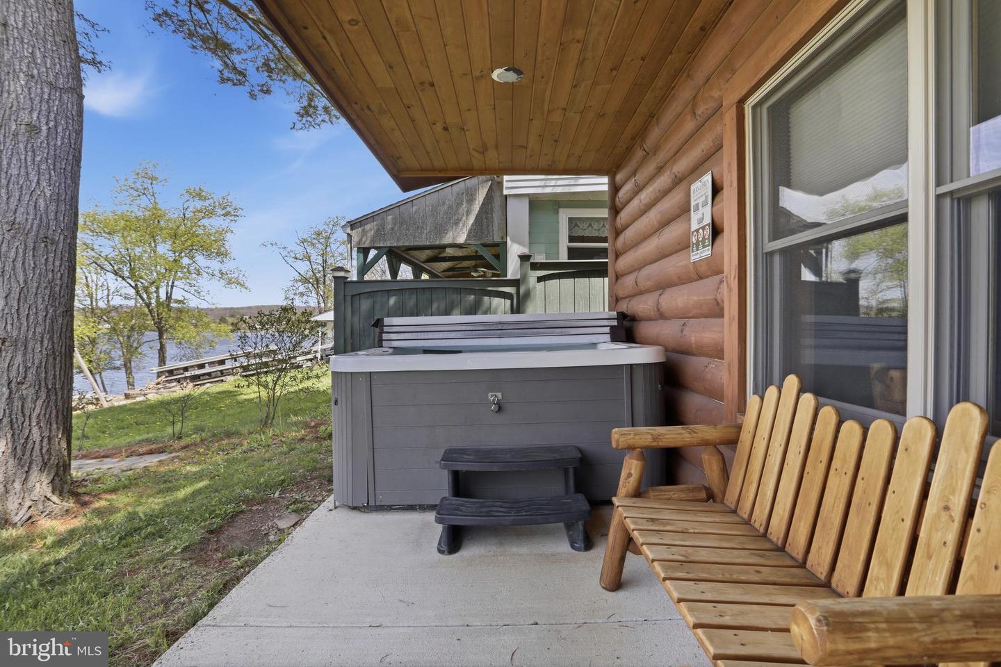 38 Lakeside Village Lane Property Photo 14