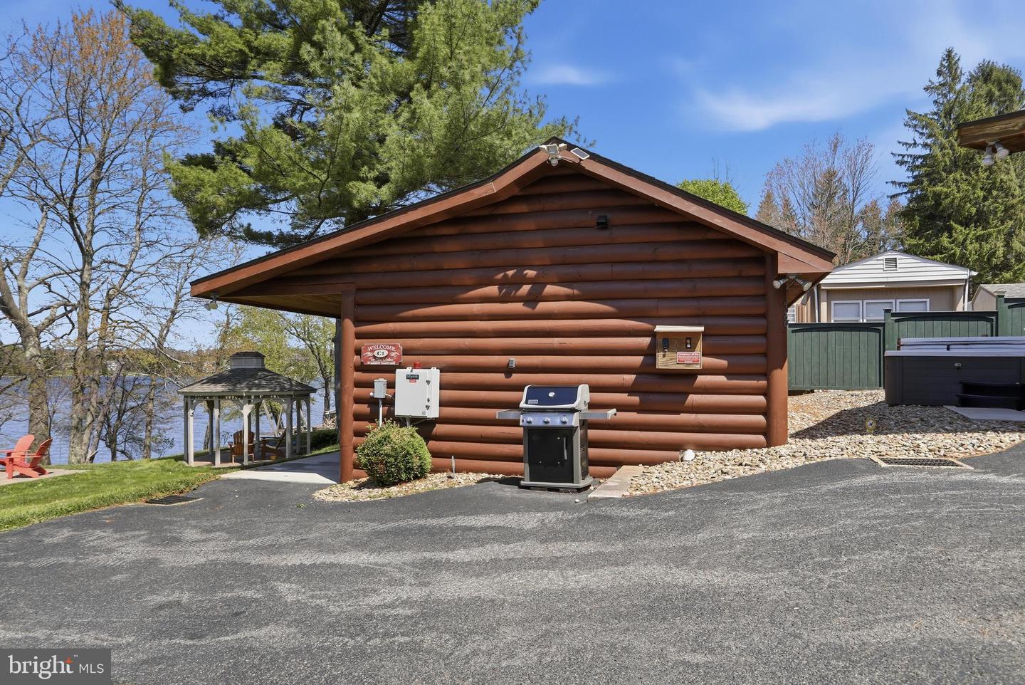 38 Lakeside Village Lane Property Photo 16