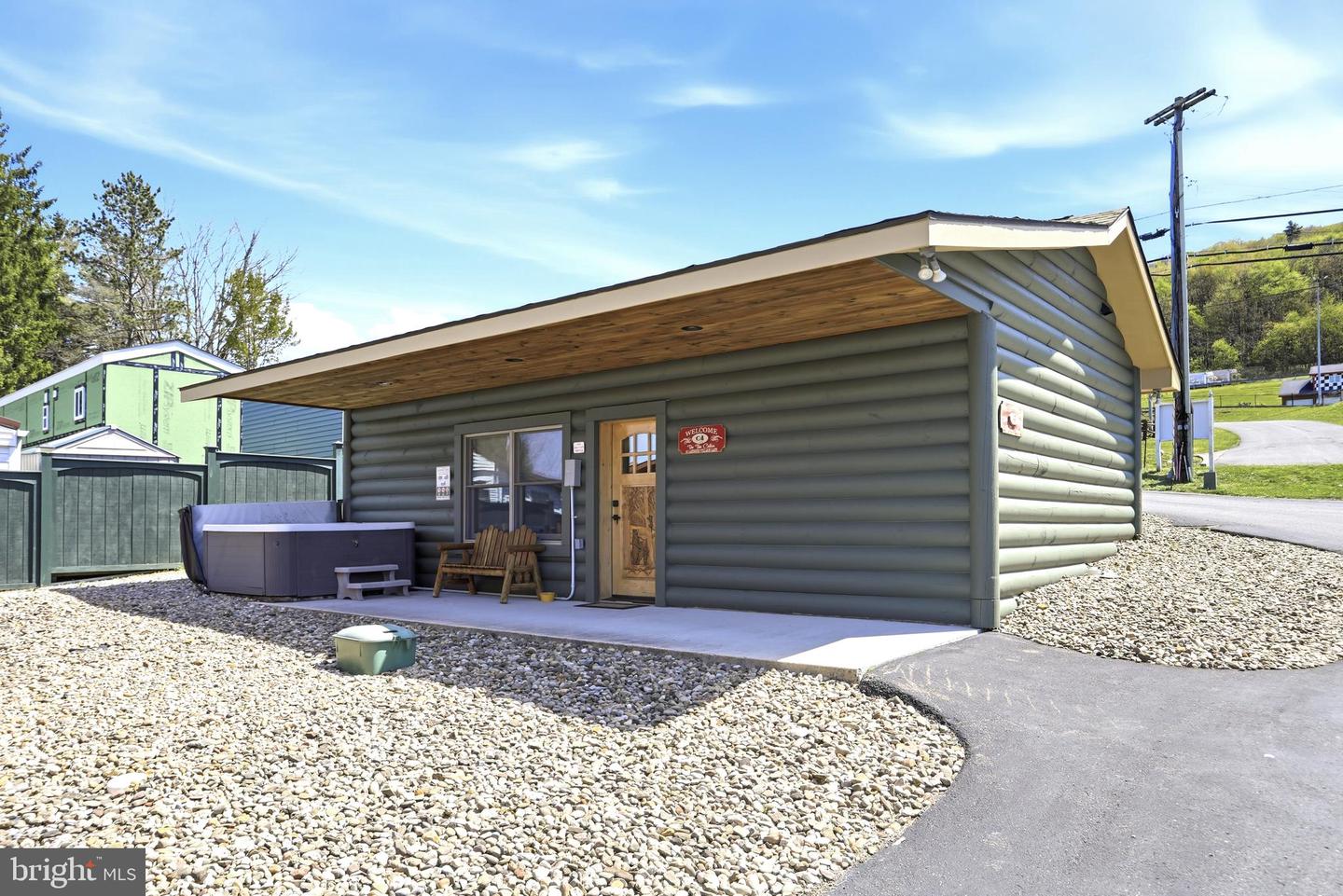 18 Lakeside Village Lane Property Photo 2