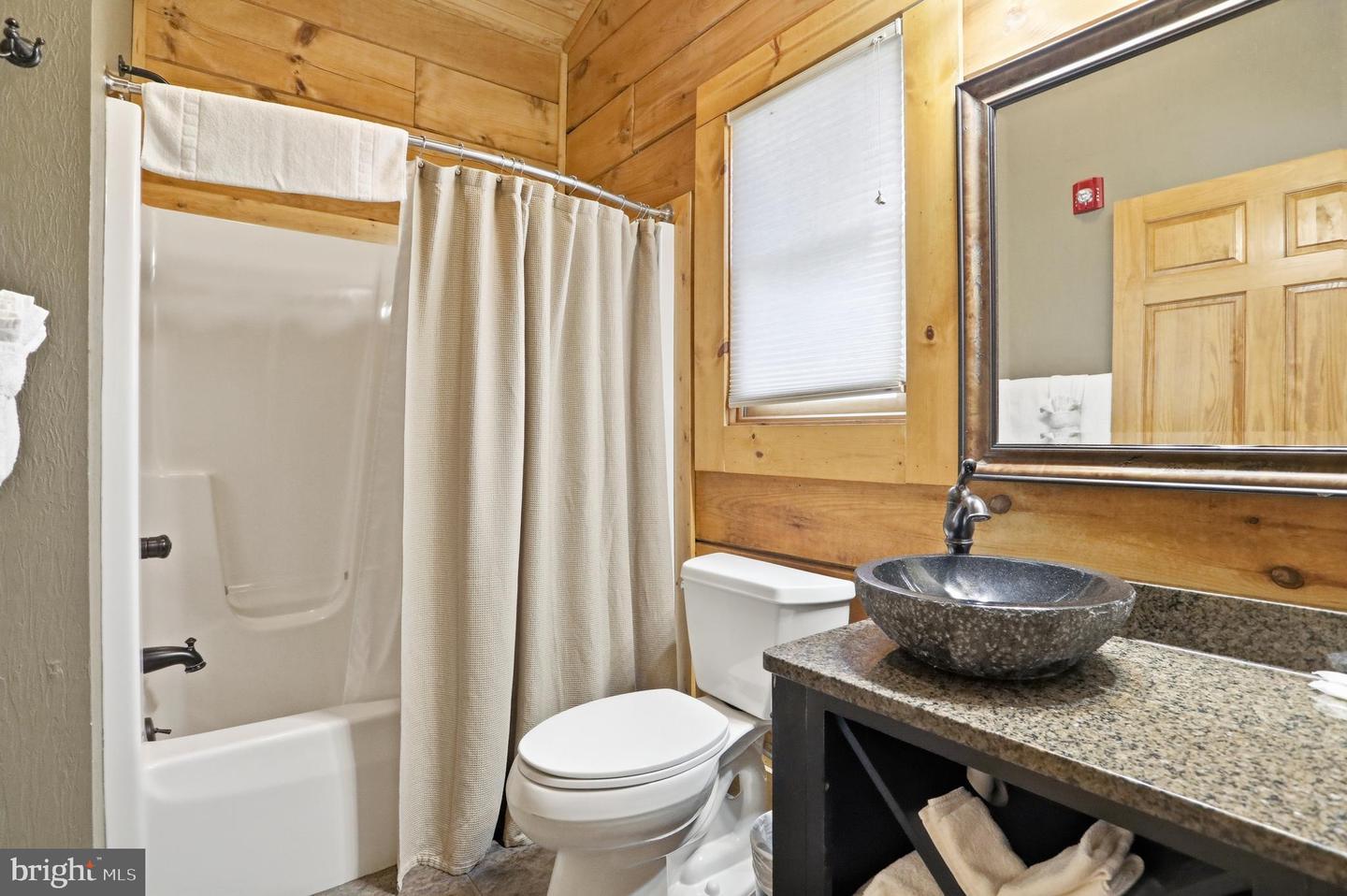 315 Cabin Lodge Rd Property Photo 5
