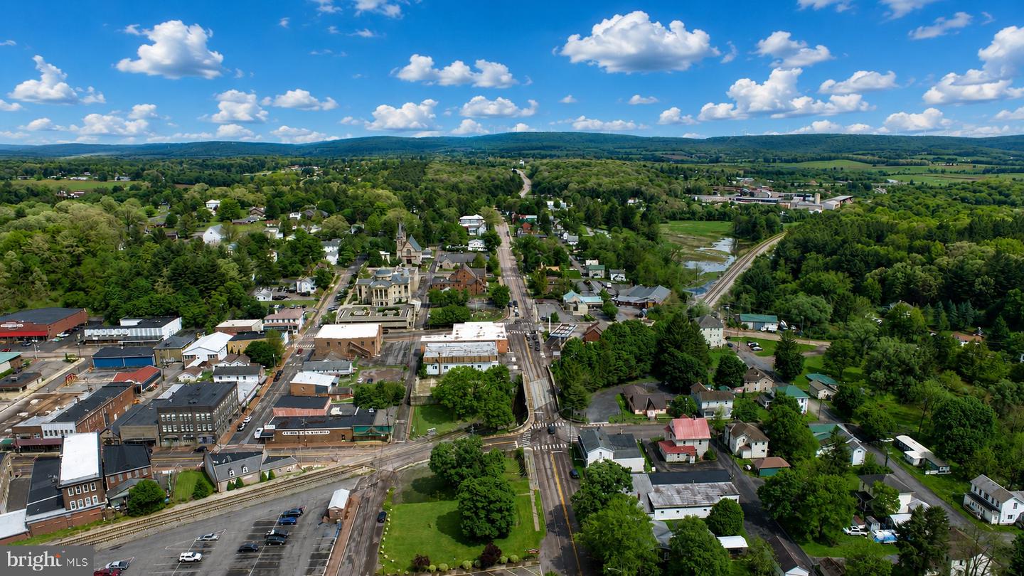 116 E Oak St Property Photo 16