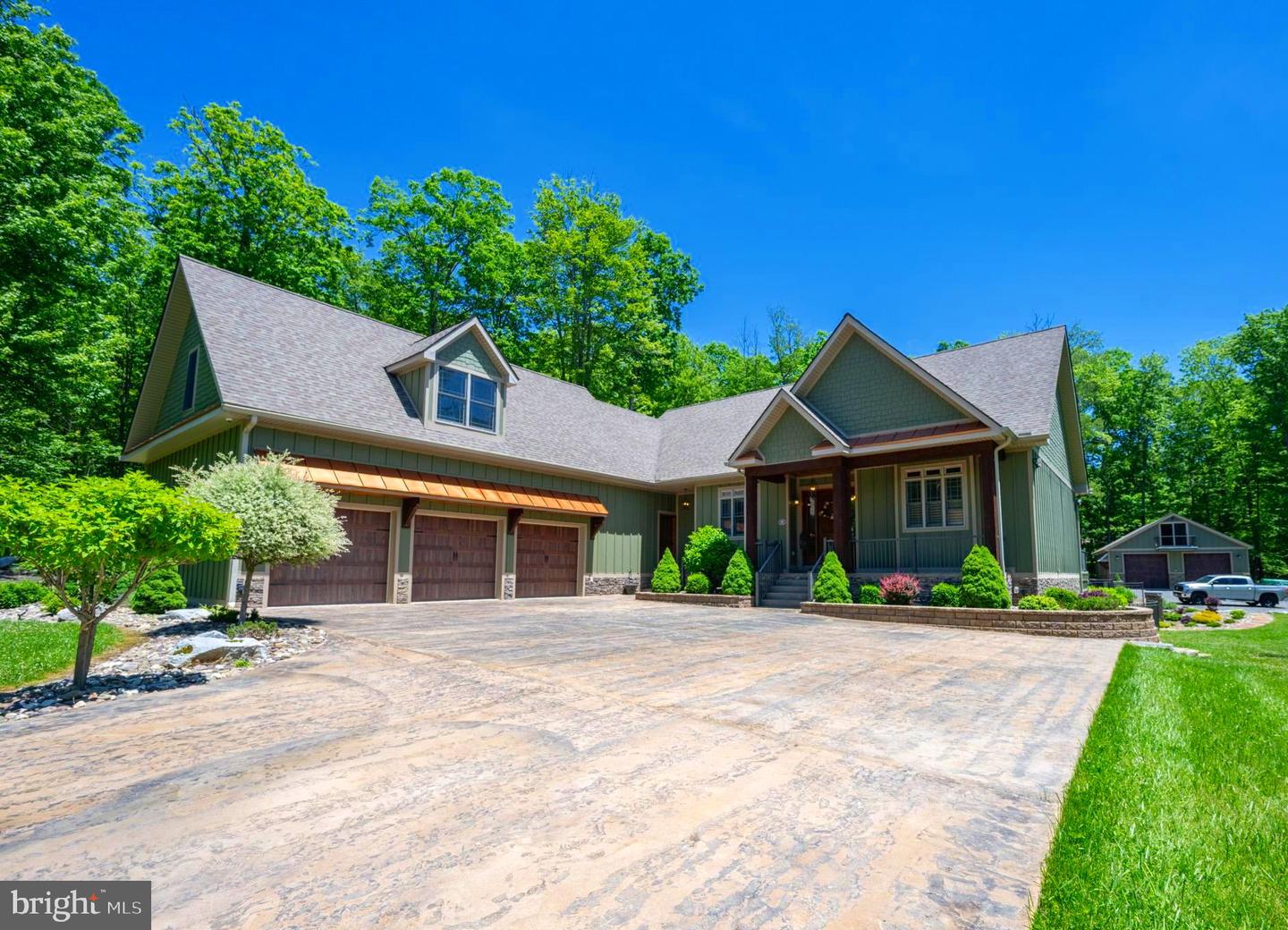 60 JOANS LN