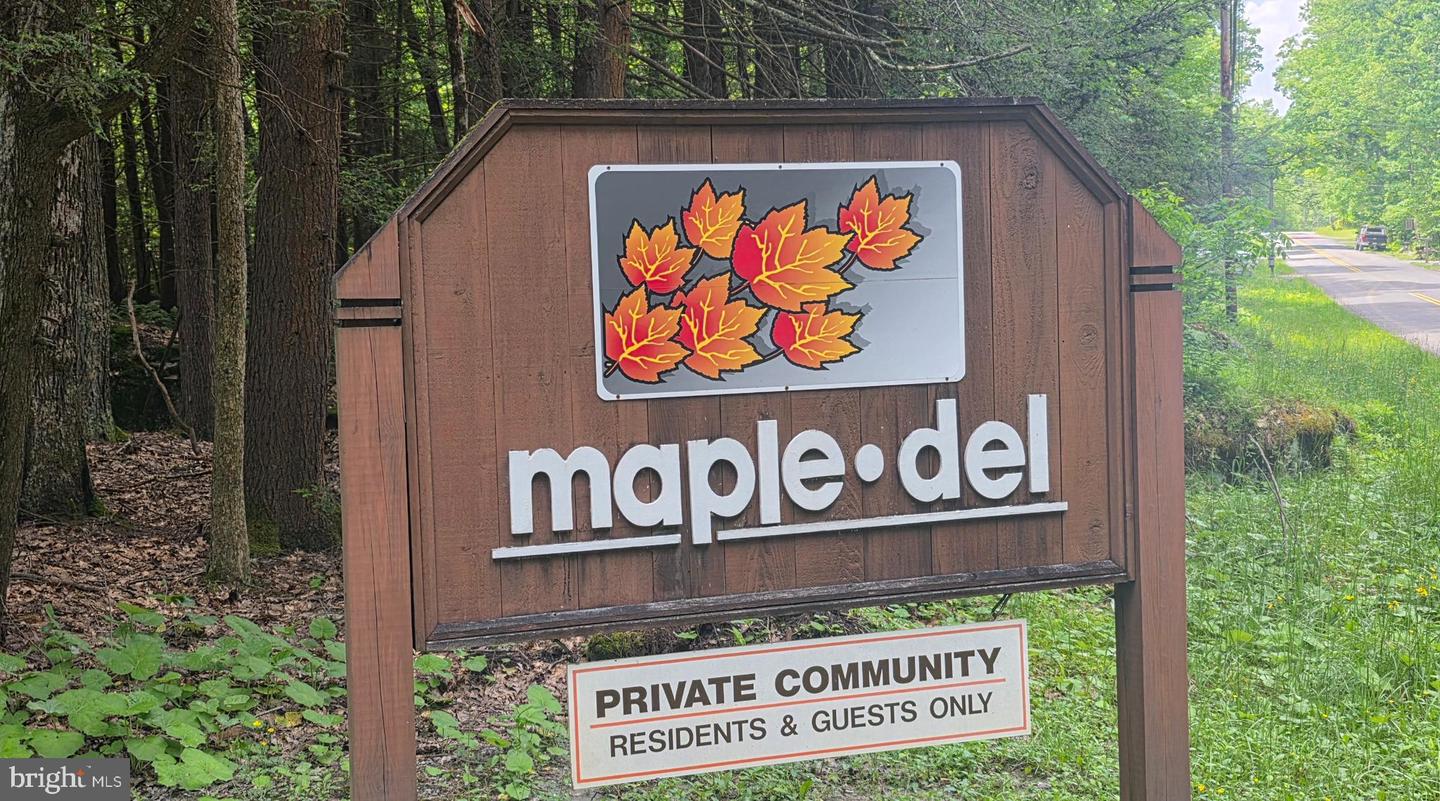 Maple Del Ln Property Photo 7