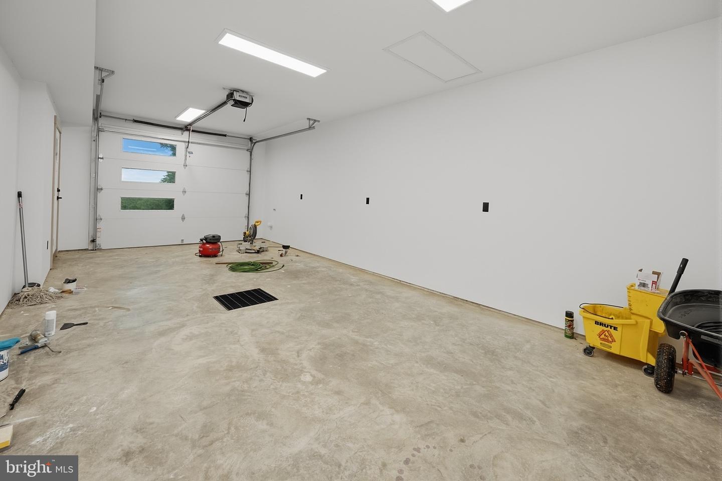 415 Nazelrod Rd Property Photo 87