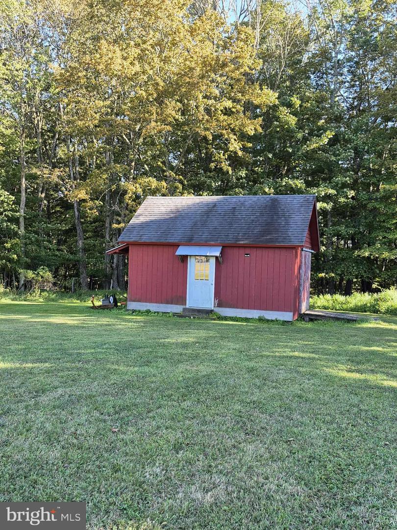 415 Nazelrod Rd Property Photo 126