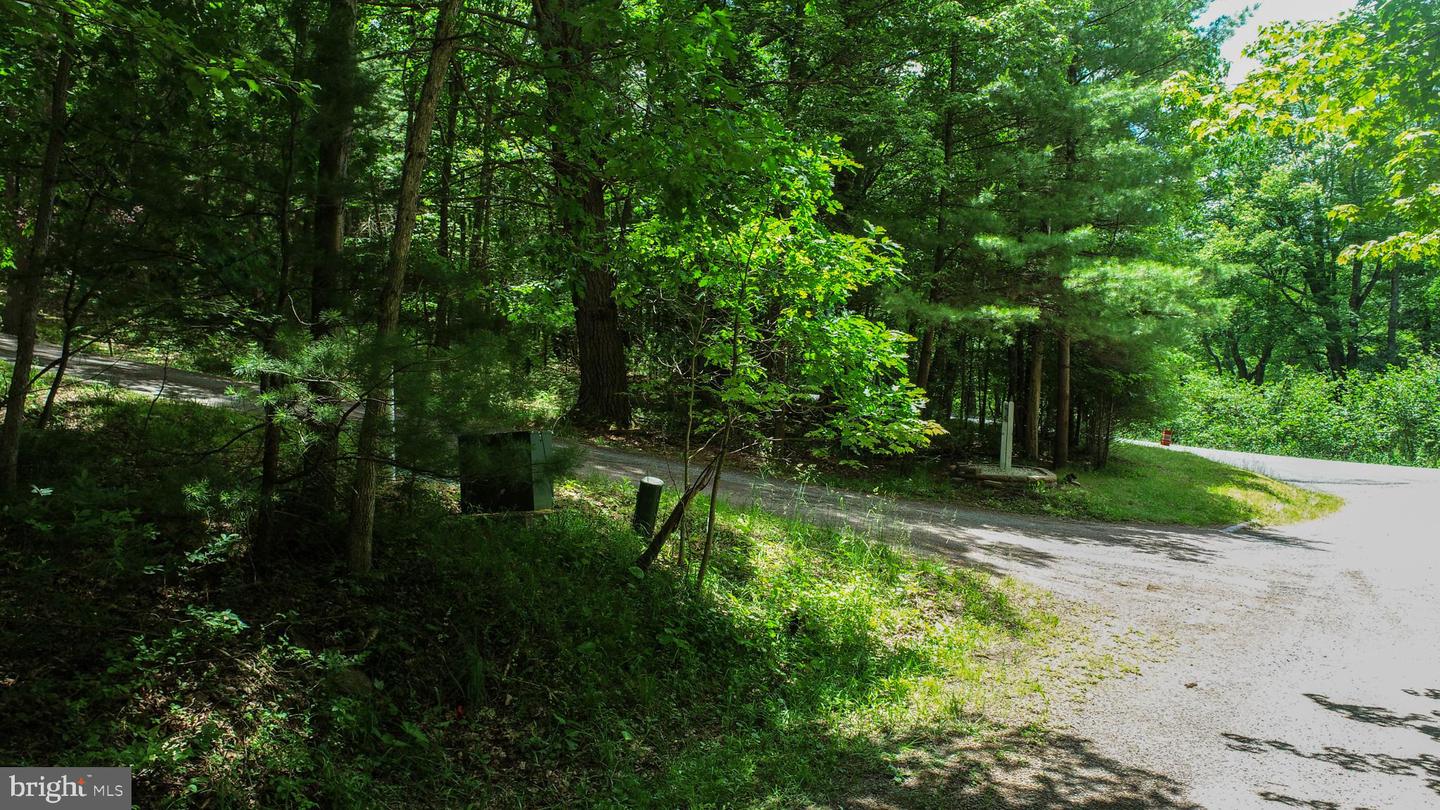 N Glade Rd Property Photo 16