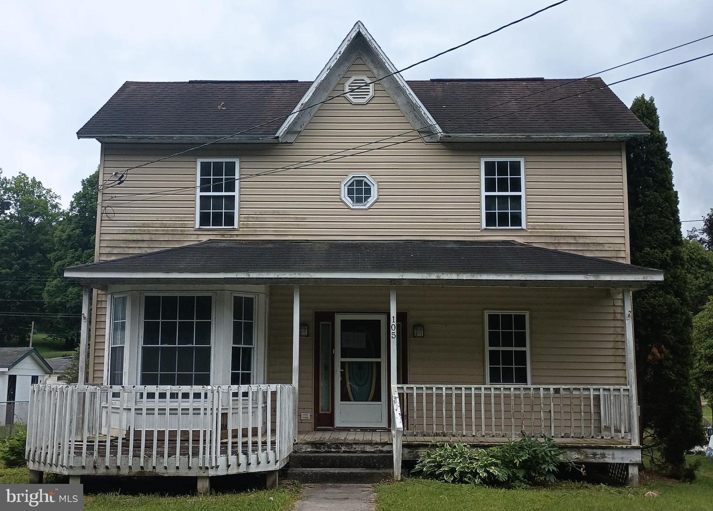 105 Walnut St Property Photo 1