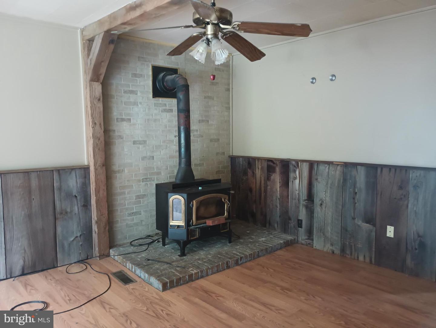 105 Walnut St Property Photo 2