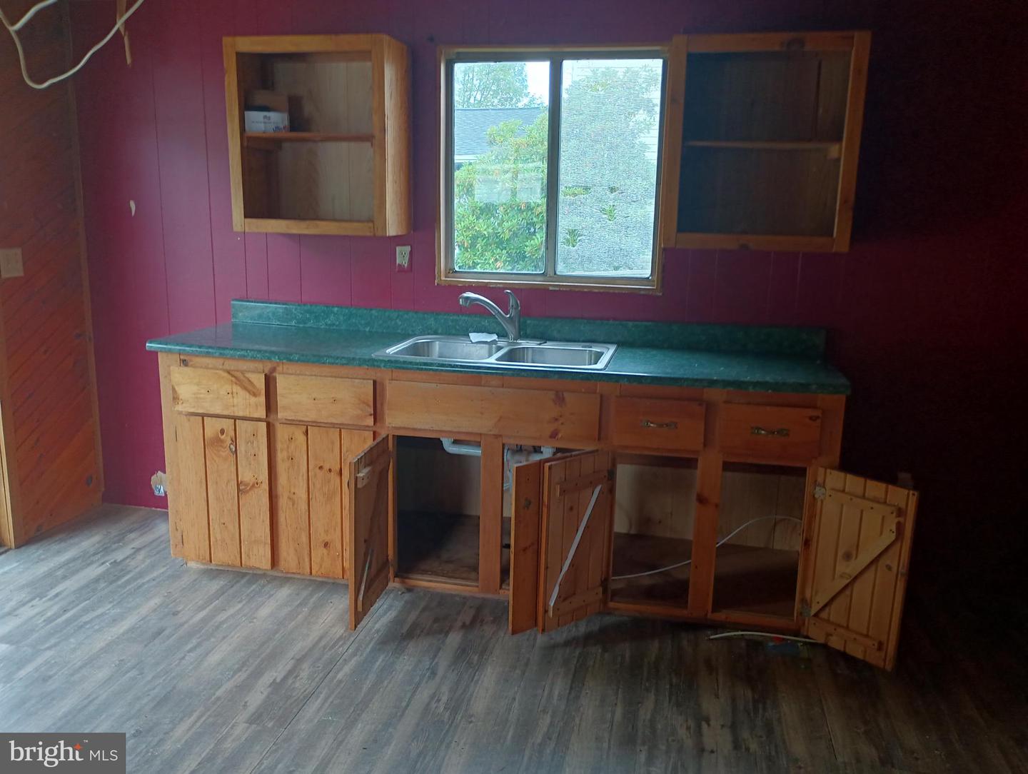 105 Walnut St Property Photo 4